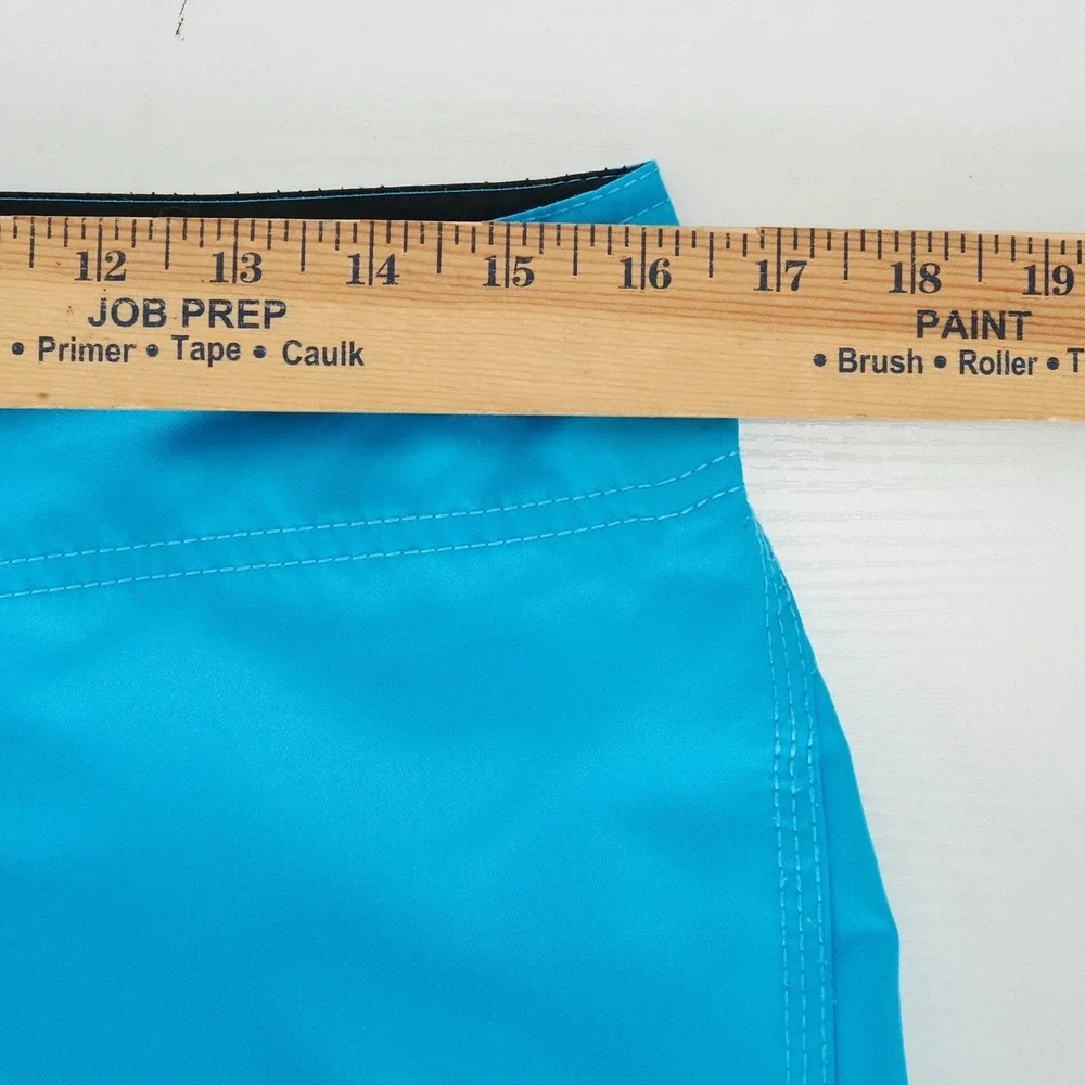 Quiksilver Lightweight Board Shorts Men's 32 Cyan Blue two Cargo Pockets Lace Up